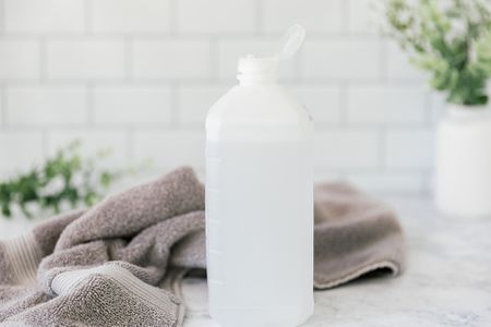 Do these 14Household Cleaning Chores with Rubbing Alcohol
