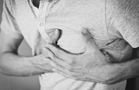 5 Signs That Someone Is Having a Heart Attack