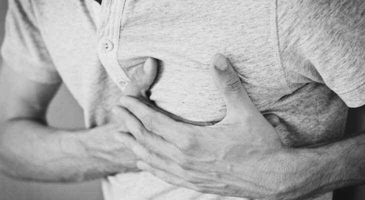 5 Signs That Someone Is Having a Heart Attack